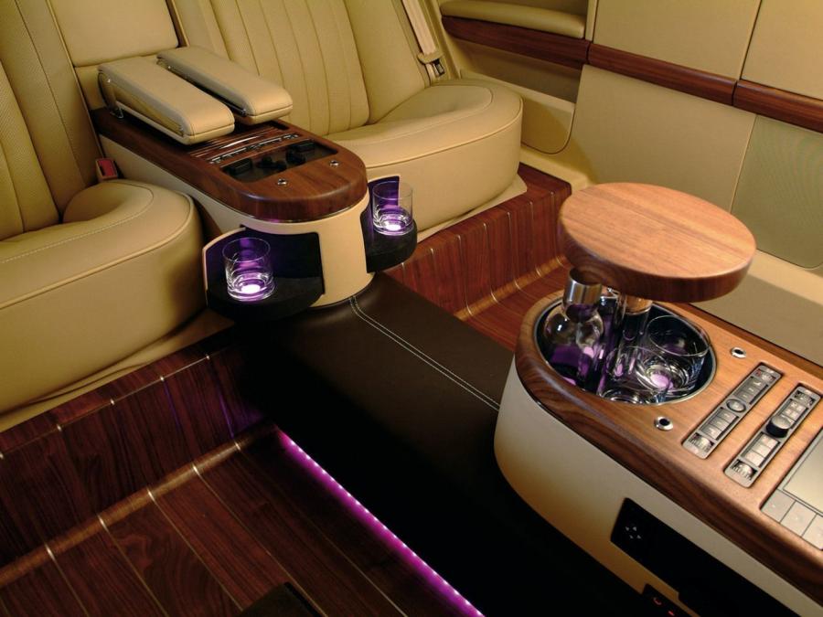  Volkswagen Phaeton Individual Lounge Study 2005 года  (фото 8 из 11)